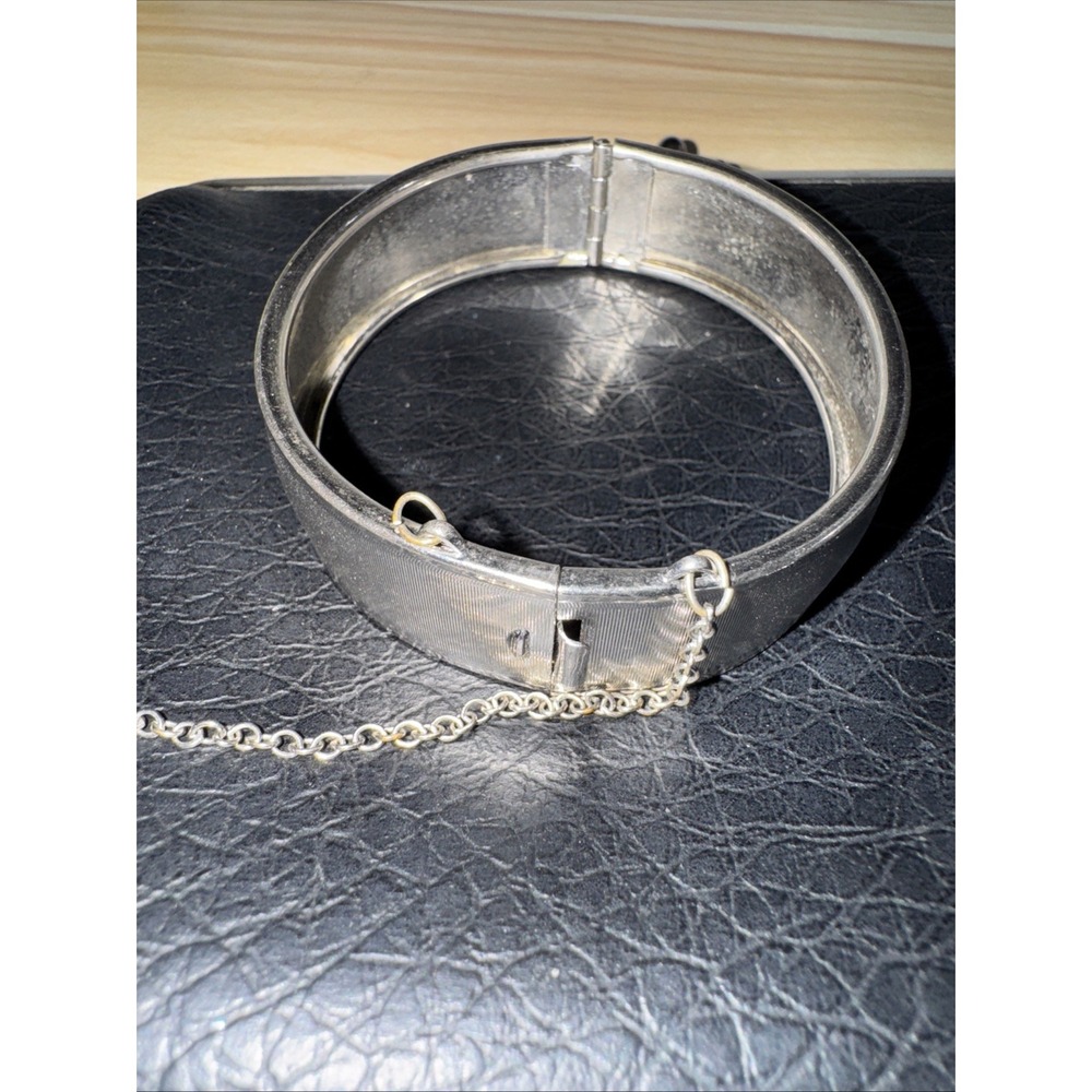 Antique Silver Hinged Cuff Ribbed Outer Feel Unique Clasp